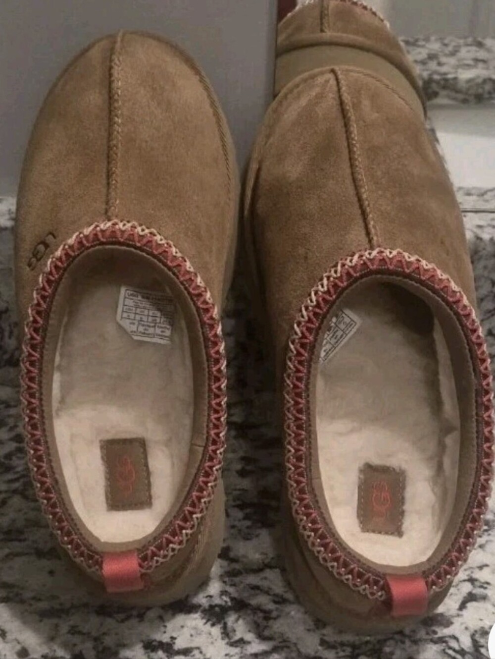 New UGGS Tasman II Clogs With Red Trim 1143776K YOUTH Size 6 - Picture 3 of 8